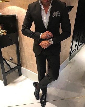 С чем носить темно-коричневые носки в горошек мужчине