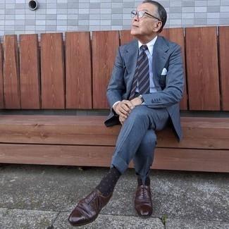 С чем носить темно-коричневые носки в горошек мужчине