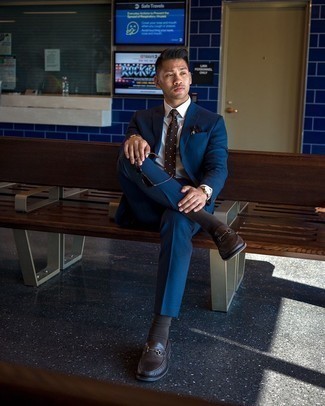 С чем носить темно-коричневый галстук в горошек мужчине