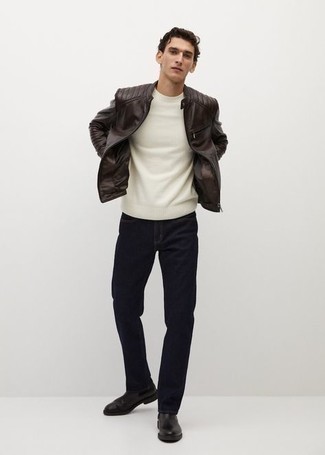 С чем носить темно-коричневый кожаный стеганый бомбер мужчине