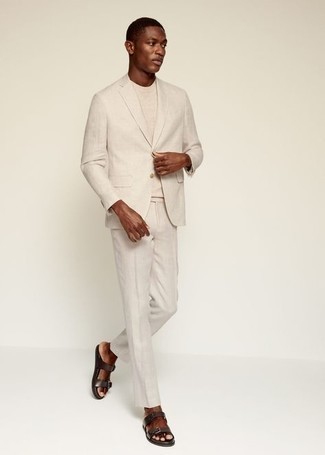 Какие костюмы носить с темно-коричневыми сандалиями