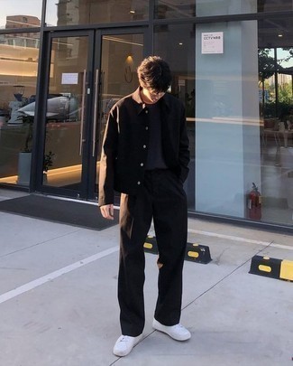 С чем носить темно-коричневую куртку-рубашку мужчине