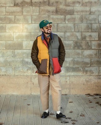 С чем носить темно-коричневый шелковый шарф мужчине