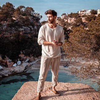 С чем носить темно-коричневые слипоны мужчине