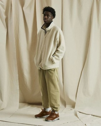 С чем носить темно-коричневые кеды мужчине