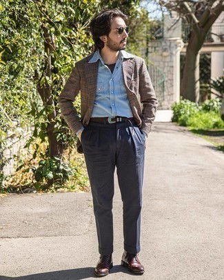 С чем носить темно-коричневый замшевый ремень мужчине