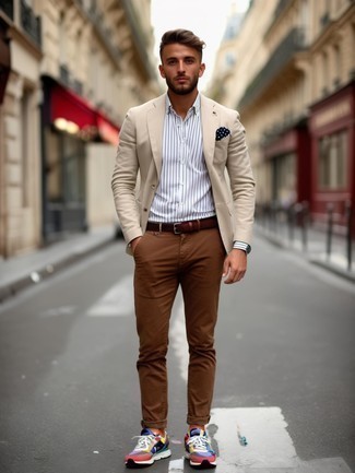 С чем носить темно-коричневый замшевый ремень мужчине