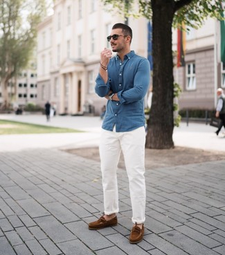 С чем носить темно-коричневые замшевые топсайдеры