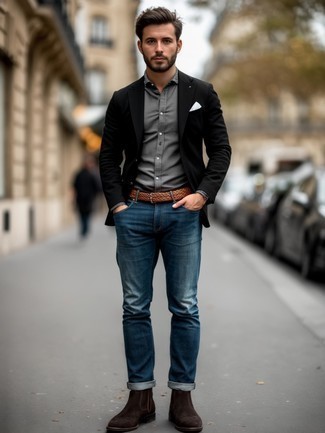 С чем носить темно-коричневые замшевые ботинки мужчине