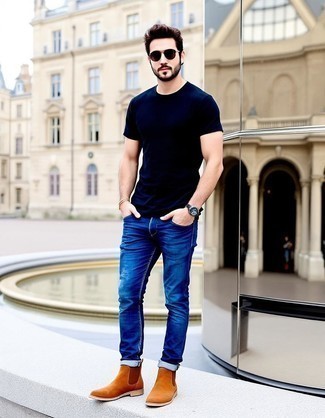 С чем носить темно-коричневые замшевые ботинки мужчине