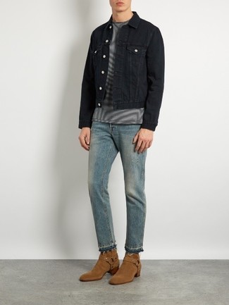 С чем носить темно-коричневые замшевые ковбойские сапоги мужчине