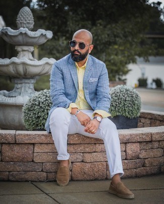 С чем носить темно-коричневые замшевые эспадрильи мужчине