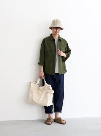 С чем носить темно-коричневые замшевые сандалии мужчине