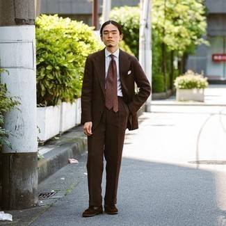 Какие лоферы носить с темно-коричневым костюмом