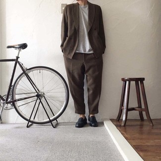 Какие лоферы носить с темно-коричневым костюмом