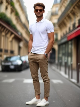 С чем носить темно-коричневые солнцезащитные очки мужчине