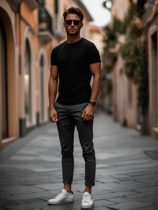 С чем носить темно-коричневые солнцезащитные очки мужчине