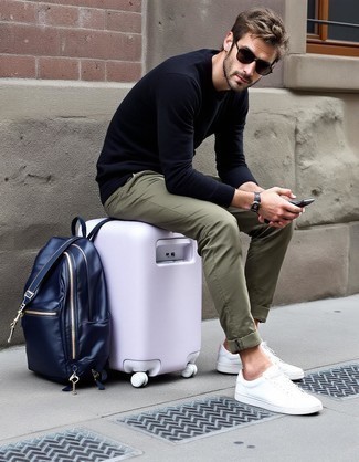 С чем носить темно-коричневые солнцезащитные очки мужчине