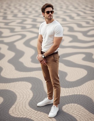 С чем носить темно-коричневые солнцезащитные очки мужчине