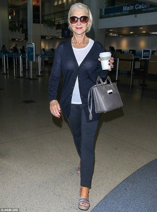 С чем носить темно-коричневые солнцезащитные очки женщине