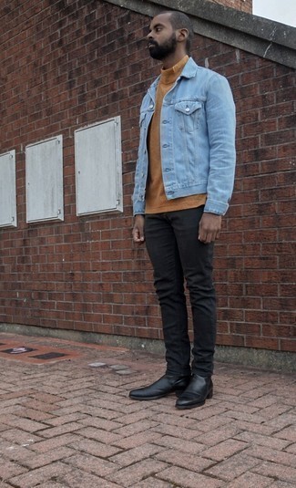 Как носить темно-коричневую водолазку с черными джинсами мужчине