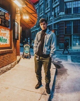 Какие джинсовые куртки носить с темно-коричневой водолазкой мужчине