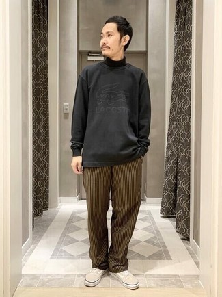 С чем носить темно-коричневую водолазку мужчине