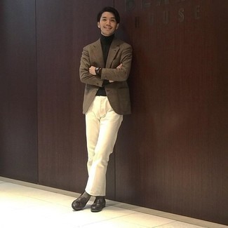 Какие лоферы носить с темно-коричневой водолазкой мужчине