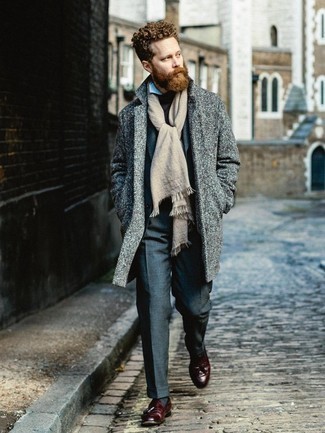 Какие лоферы носить с темно-коричневой водолазкой мужчине