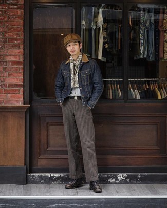 С чем носить темно-коричневые брюки чинос в вертикальную полоску