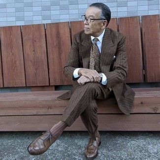 С чем носить темно-коричневый шерстяной костюм в вертикальную полоску