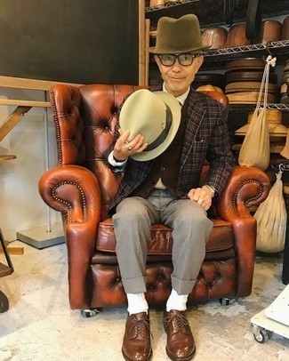 Какие пиджаки носить с темно-коричневым жилетом