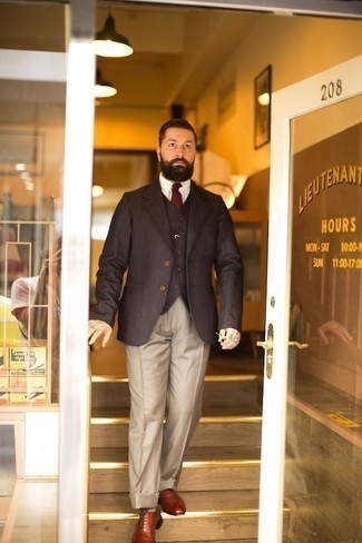 Какие пиджаки носить с темно-коричневым жилетом