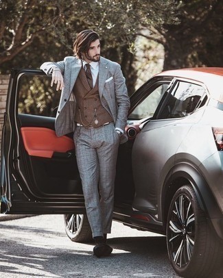 Какие костюмы носить с темно-коричневым жилетом