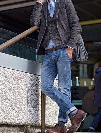 Какие майки носить с темно-коричневым жилетом