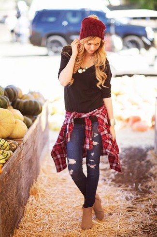 С чем носить темно-коричневые ботильоны на танкетке