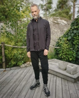 С чем носить темно-коричневую ветровку мужчине