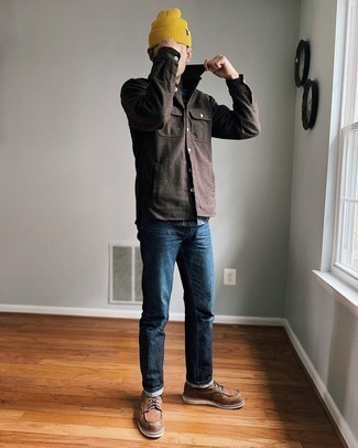 С чем носить темно-коричневую шерстяную рубашку с длинным рукавом мужчине