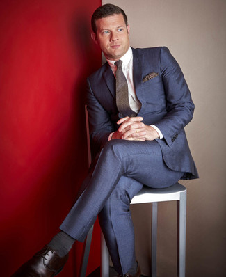 С чем носить темно-коричневый шерстяной галстук мужчине