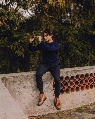 С чем носить темно-коричневые рабочие ботинки мужчине