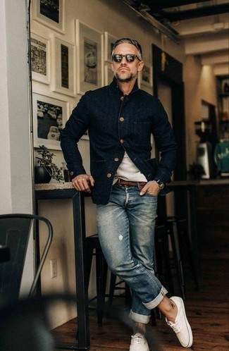 С чем носить темно-коричневый плетеный ремень мужчине