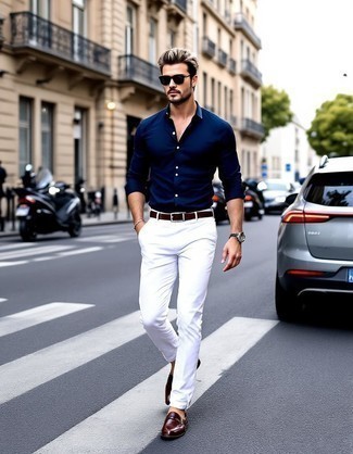 С чем носить темно-коричневый кожаный плетеный ремень мужчине