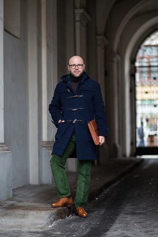 С чем носить темно-коричневый мужской клатч мужчине