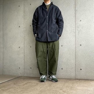 С чем носить темно-зеленые кроссовки мужчине