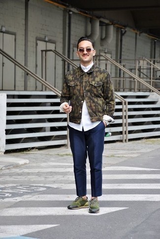 С чем носить темно-зеленые кроссовки мужчине