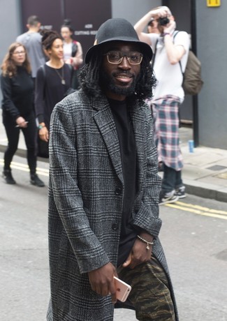 С чем носить темно-зеленый браслет из бисера мужчине