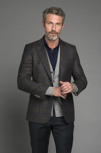 Какие кардиганы носить с темно-зеленым пиджаком мужчине