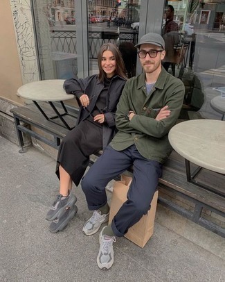 Какие брюки чинос носить с темно-зеленым пиджаком