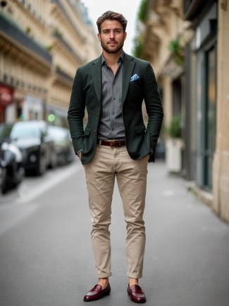 Какие лоферы носить с темно-зеленым пиджаком мужчине