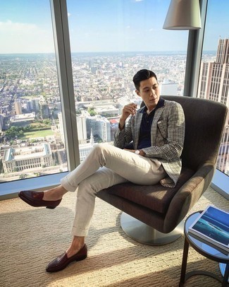 Какие футболки-поло носить с темно-зеленым пиджаком мужчине